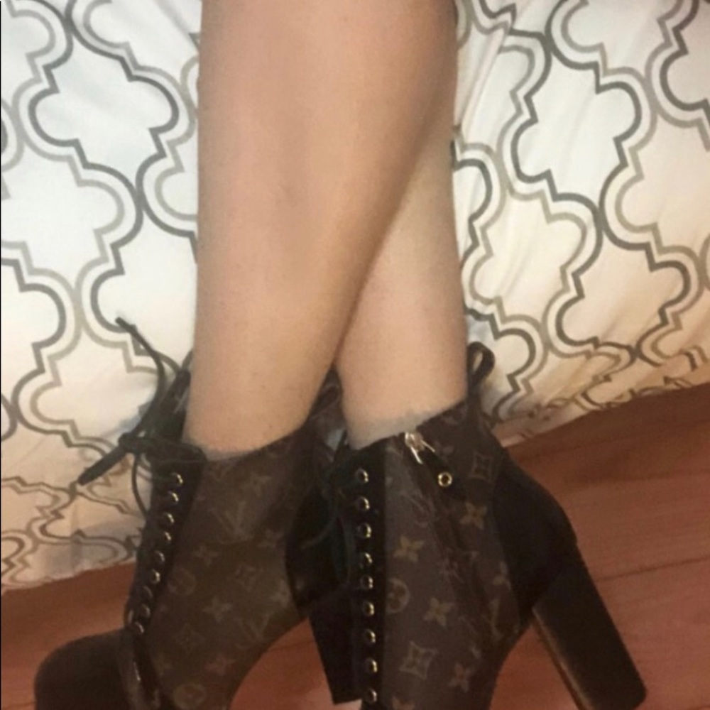 L.Ve these luxury lace up trailblazers